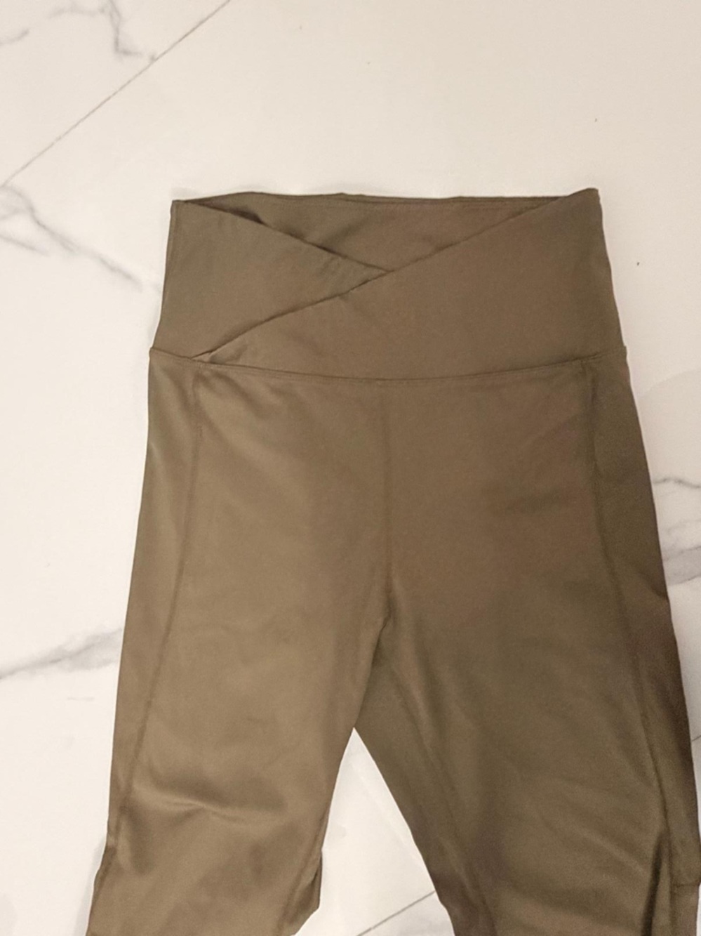 ALO Yoga Olive Brown Crop Top & High-Waist Leggings Set - Picture 3 of 3